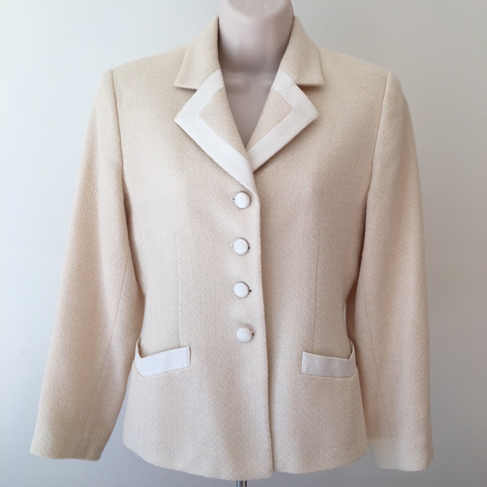 Albert Nipon Suit Off White Size 4P Vintage